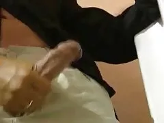 Пълничък със си любима играчка