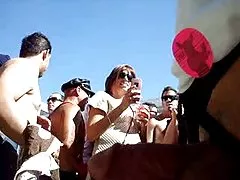 Азиатски мадама с очила mika Тан язди черен петел