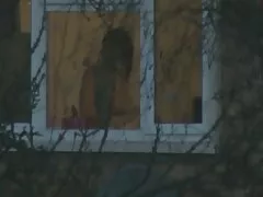 Палави домакиня трие си путка, докато носенето си Старото училище единни тогава чука