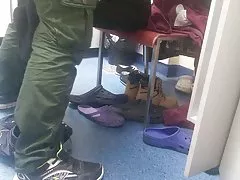 Горещи блондинки с естествени цици правят някои голи борба в леглото