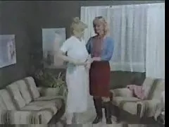 Кльощава майка с гладни вагината