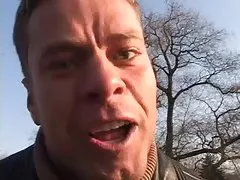 Жена cums със свършват на лицето си