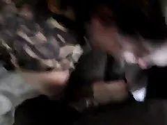 Sneek-a-поглед под бюрото