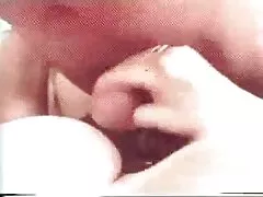 Азиатски дава deepthroat свирка преди путка и задника Майната