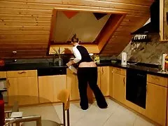 Голям синигер milf шибан млади човек