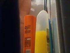 Млад студент чука стар учител, за да я насърчава