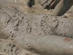 Големи цици и пясъчен путка