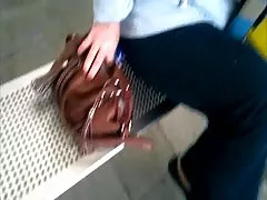 Голи момчета на плажа