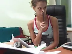 Откровен секси 19yo фута в flip flops стоиш