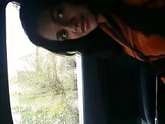 Секси момиче завои над и вземат путката широко отворени