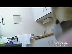Палави баба игри с млад човек