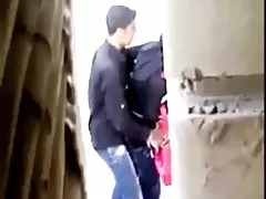 Малки синигер Азия получава свършват на лицето
