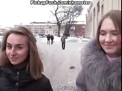Огромни гърди и добре изглеждащ закръглен корем