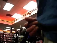 Пълничък татко четене и шибан на дивана