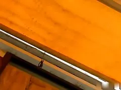 Докоснете рамото milf в автобус