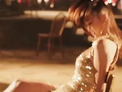 Busty домакиня пострадали младо петле