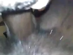 Обвиняват доене майчиното мляко