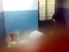 Нахален малко цици, обсипана със свършват